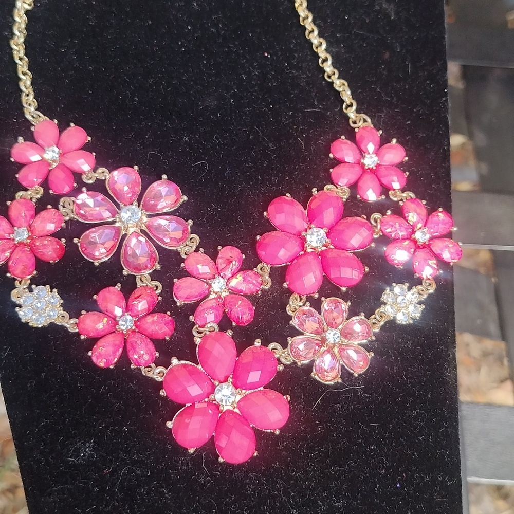 Chic Tangerine Floral Necklace with Gold Accents